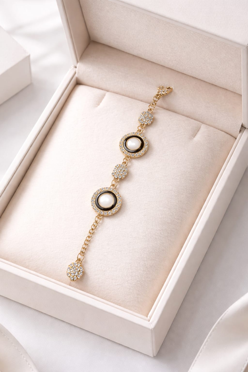 Nivora Celeste Charm Bracelet